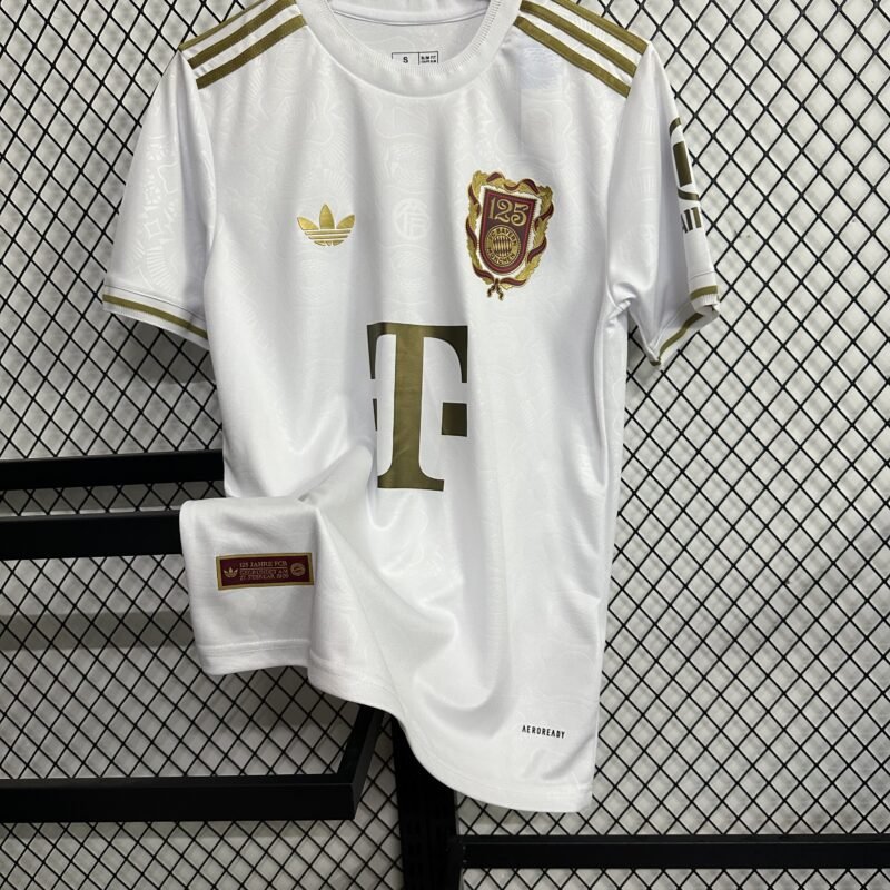 באיירן מינכן ספיישל 125 שנה לבנה 2025/26